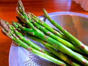 Recipe: Shaved Asparagus and Prosciutto Salad with Date Vinaigrette