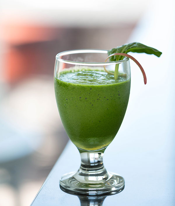 An apple-spinach smoothie