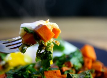 Recipe: Spicy Sweet Potato and Spinach Breakfast Hash