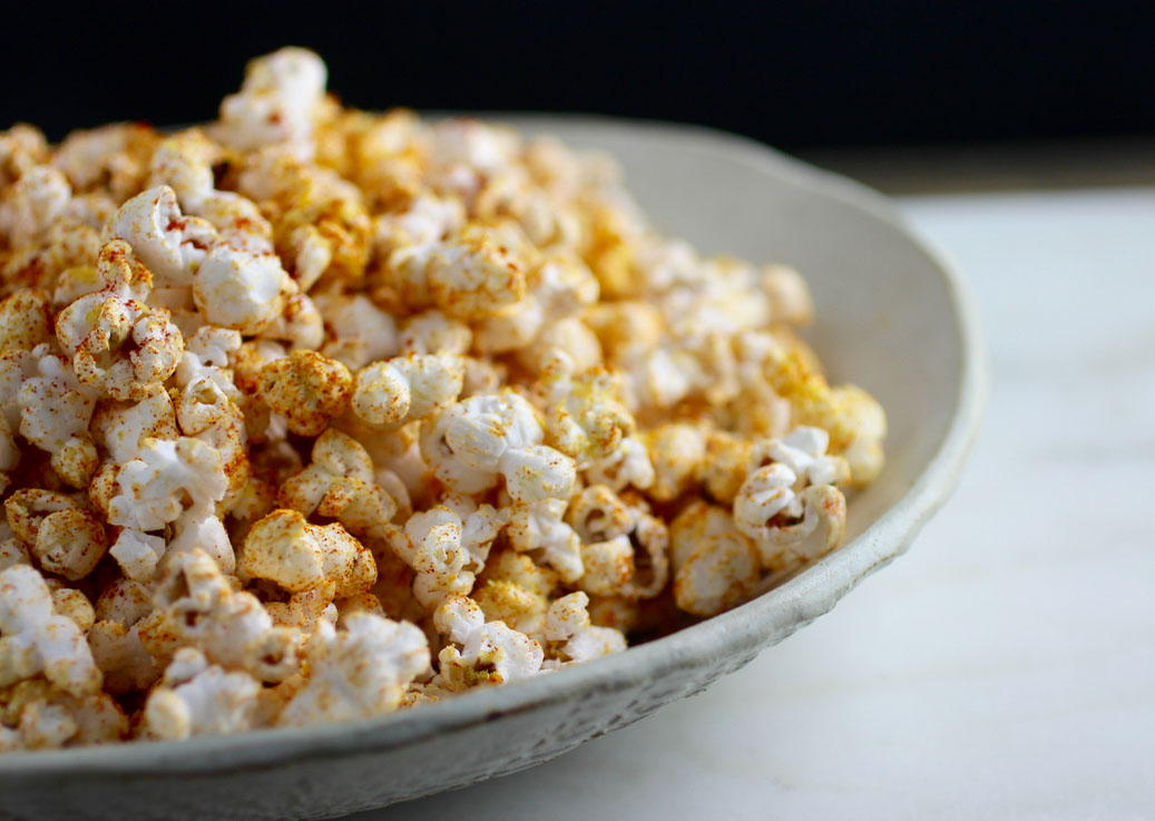 Popcorn seasoned with nutritional yeast and paprika