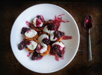 Recipe: Grilled Apricots with Greek Yogurt and Berry Mash