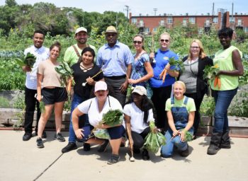 u chicago_f2f visit_tomato picking