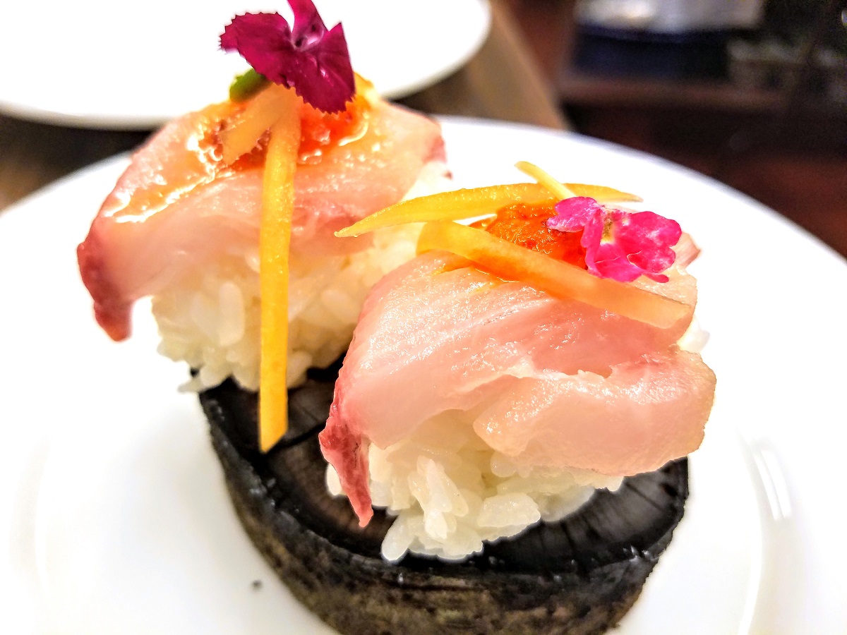 Hamachi nigiri