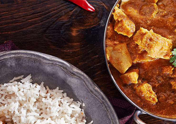 indian-curry-meal-with-balti-dish,-naan,-and-basmati-rice-521875611_header
