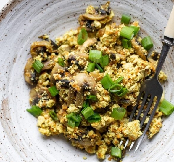 earth-day_recipes_blender_tofu-scramble_970x546px_istock-1218156123-1